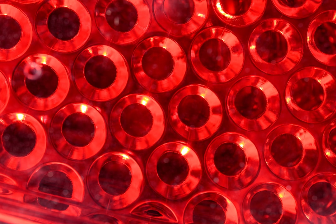 Red Light Terapi: Işığın Cildinizdeki Yenileyici Gücü