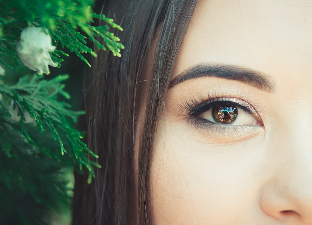 Microblading ile Kaşlarınızda Doğal ve Çarpıcı Bir Görünüm